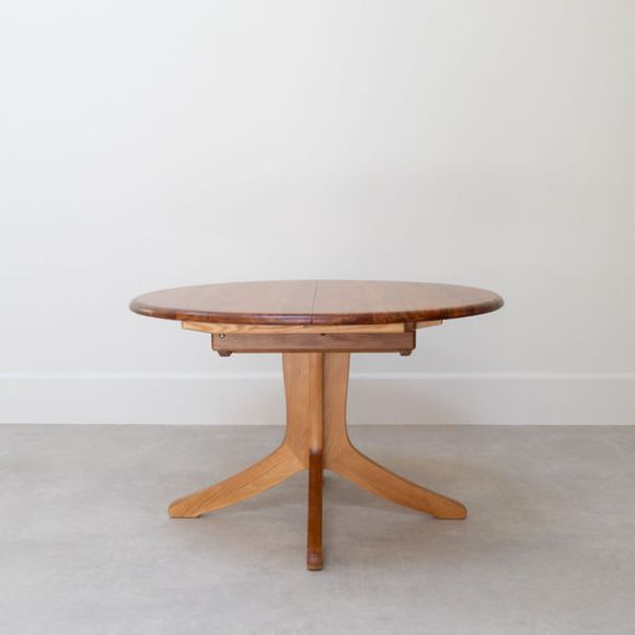 Picture of Verso Rimu Round Single Pedestal Extension Table